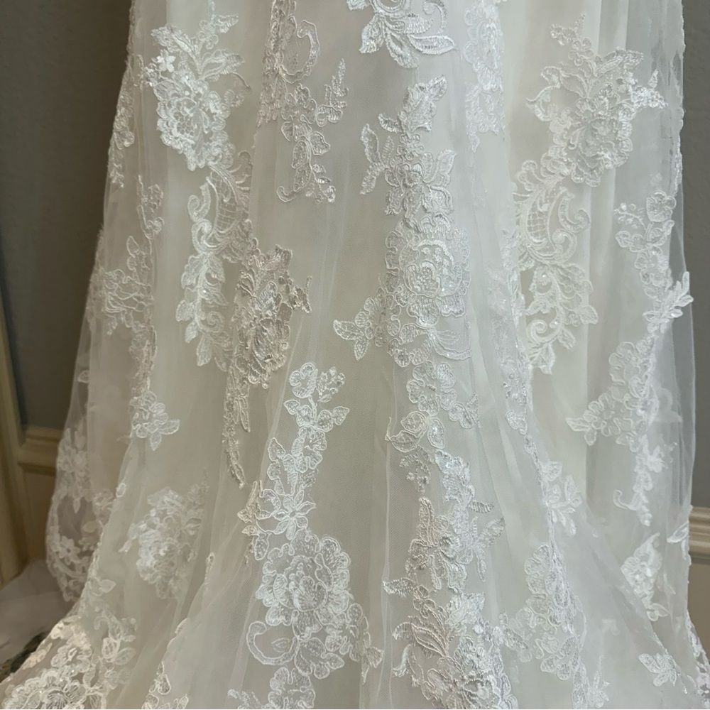 Mori Lee | 4 | Kindsry Off-Shoulder Lace Bridal Gown in Cream - Picture 7 of 14